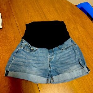 Women’s maternity shorts size medium